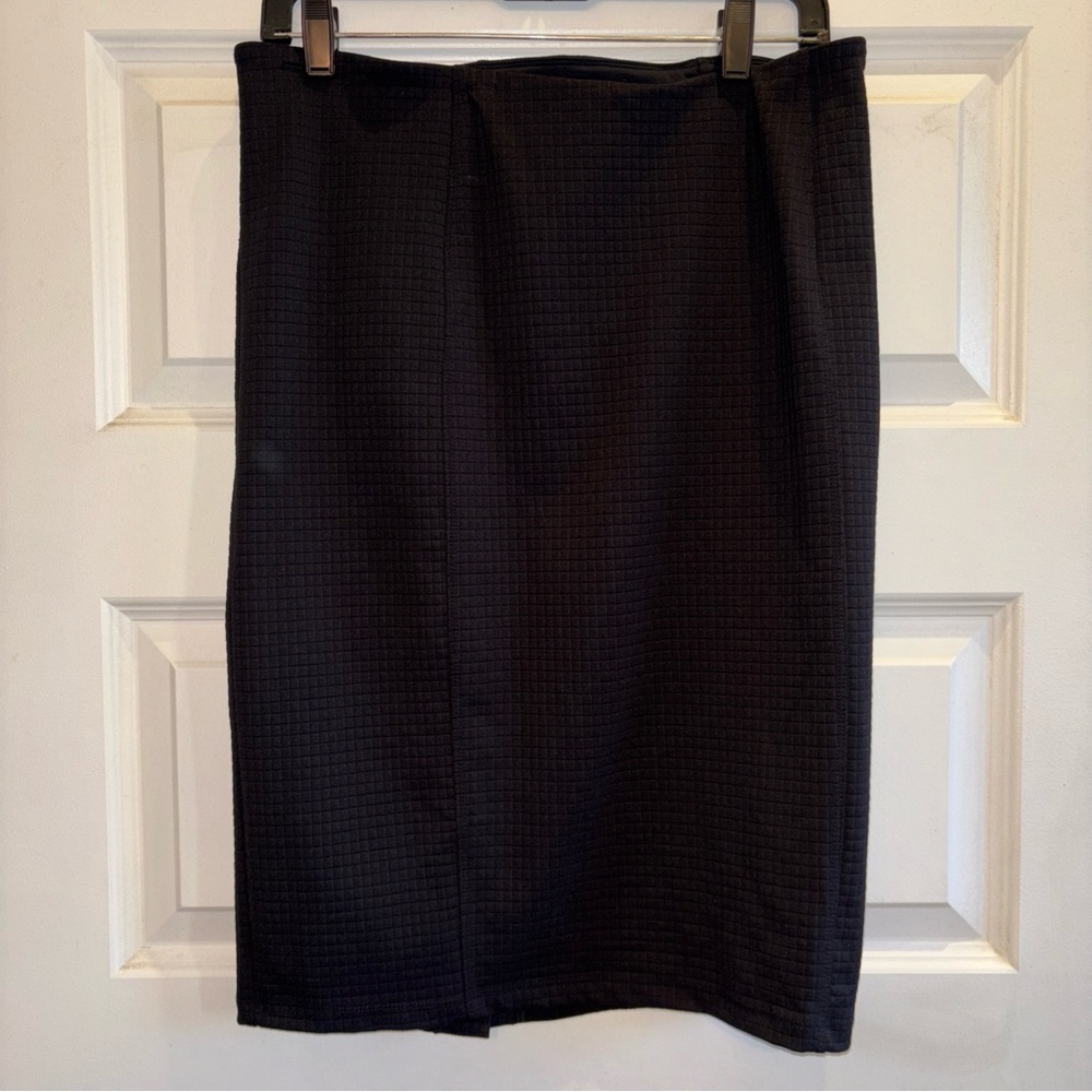 Liverpool 8 Black Pull On Quilted Texture Pattern Back Slit Pencil Skirt
